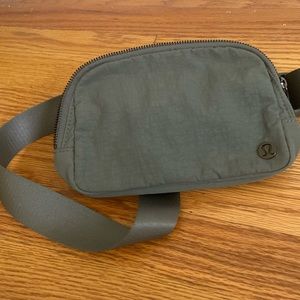 lululemon everywhere belt bag